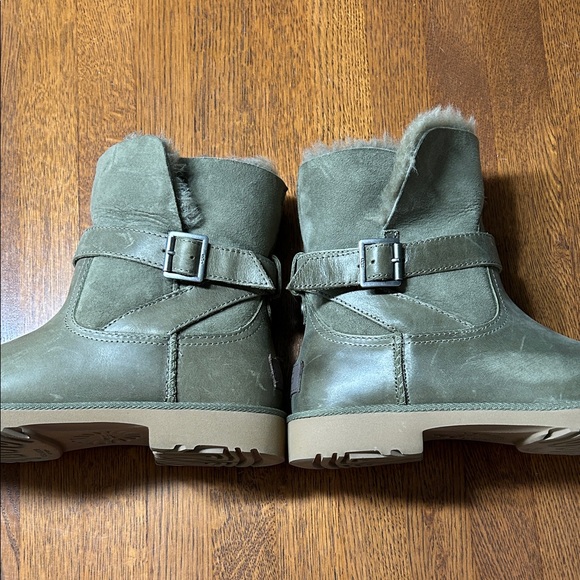 NWOT UGG Women's Olive Green Ankle Boots with Fur Lining Size 7 - Picture 12 of 16